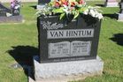 VanHintum2C_Jos___Wi.jpg