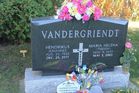 Filename=Vandergriendt2C_Hen___Ma.jpg
Filesize=181KiB
Dimensions=1024x683
Date added=Oct 23, 2013 Vandergriendt2C_Hen___Ma.jpg