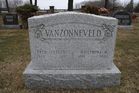 Vanzonneveld2C_Fre___W.jpg
